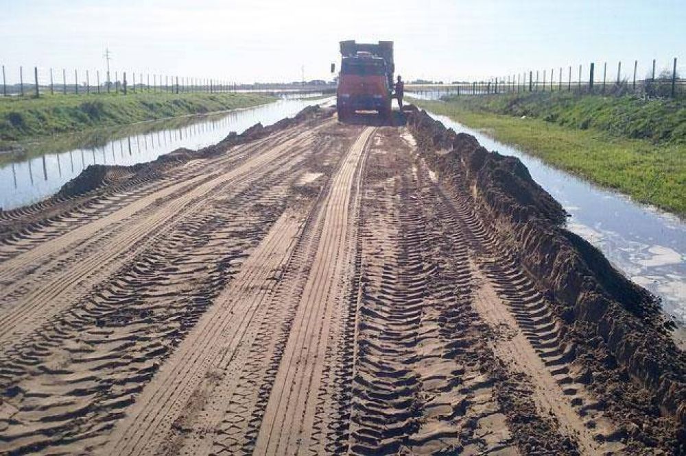 El municipio avanz� en la reparaci�n de caminos vecinales