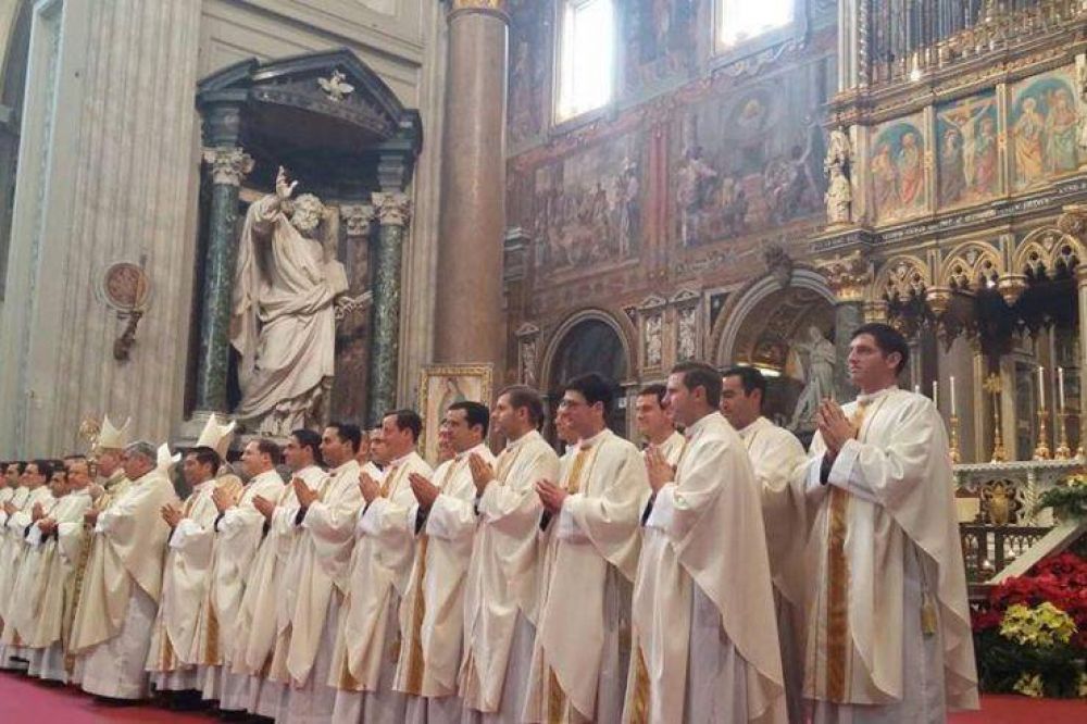 El Card. Parolin ordena sacerdotes a 36 legionarios de Cristo