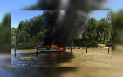 San Fernando: Tras una explosi�n, se incendiaron cuatro embarcaciones