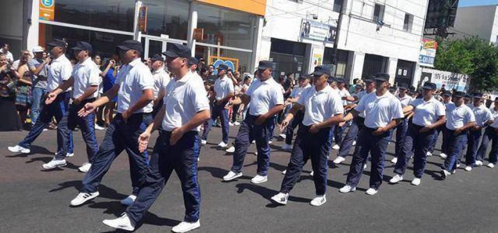 Egresaron 500 polic�as locales en Lan�s
