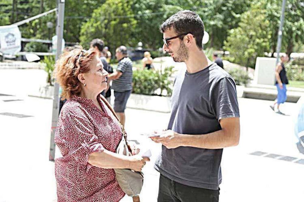 El Frente para la Victoria dialog� con vecinos en 50 esquinas de la ciudad