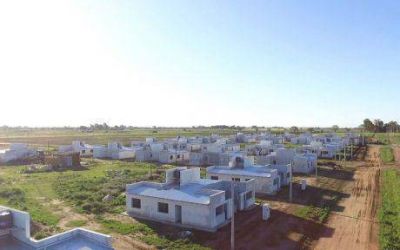 Fern�ndez reafirm� el compromiso de entregar 54 viviendas de la Ampliaci�n Urbana, el pr�ximo 22 del corriente