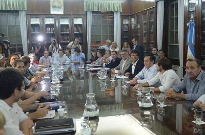 Buscan cerrar paritarias con los docentes antes de fin de a�o