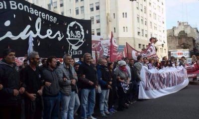 M�dicos y judiciales amenazan con paros si el Gobierno no mejora la oferta