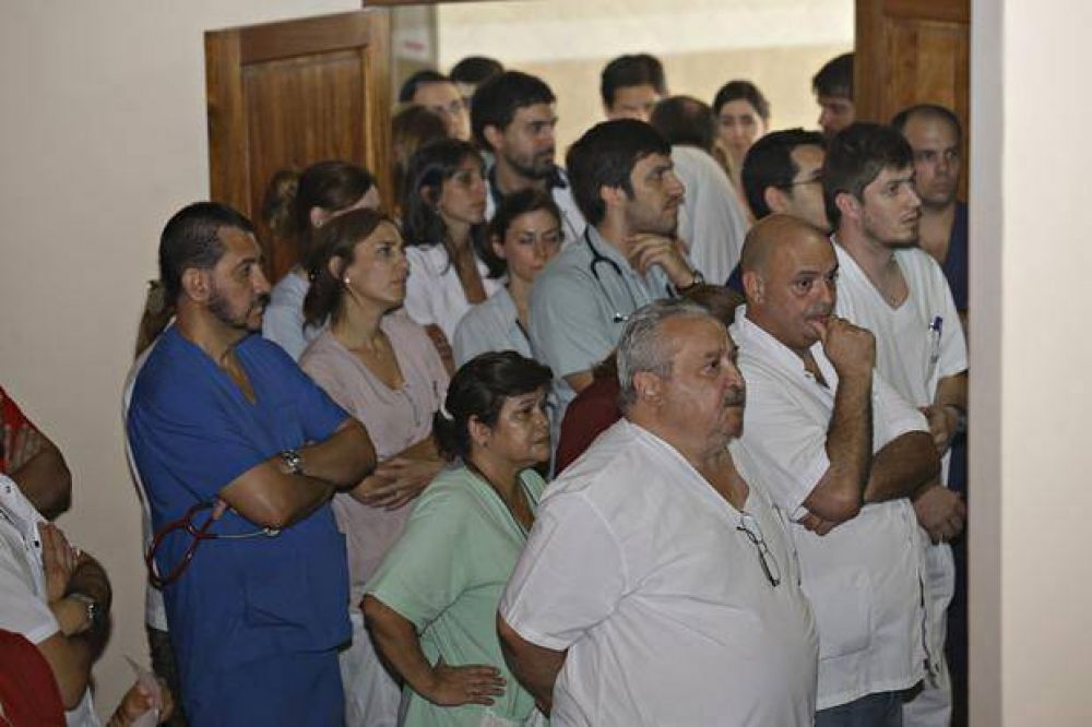 M�dicos advierten sobre el �colapso� del sistema sanitario