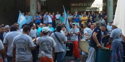 Los trabajadores rosarinos perdieron hasta un 23% de poder adquisitivo desde que asumi� Macri
