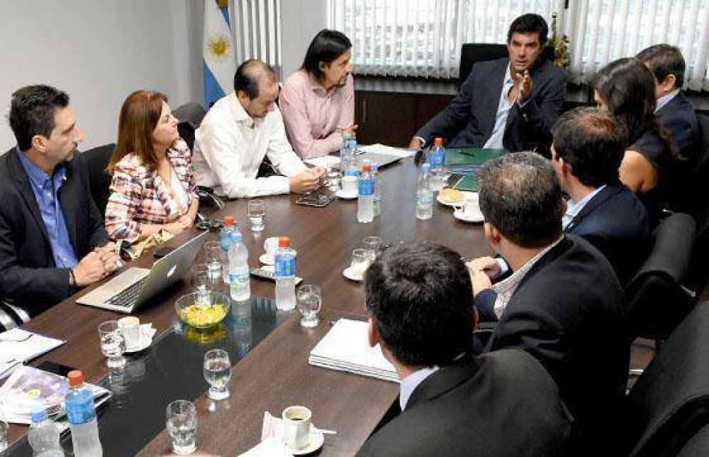 Urtubey analiz� con su gabinete el impacto en las provincias del proyecto de Impuesto a las Ganancias