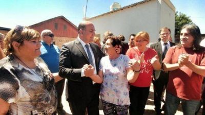 Manzur supervis� soluciones habitacionales