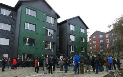 Firman convenio para la urbanizaci�n del barrio donde se construyen las viviendas de ATE