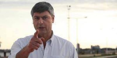 Buryaile: �Tengo mis dudas de si no hay un golpe institucional�