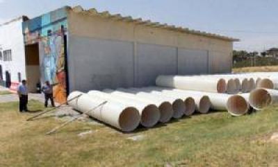 Fabrican los pluviales y contratar�n m�quinas para iniciar la obra de la Avda. 10