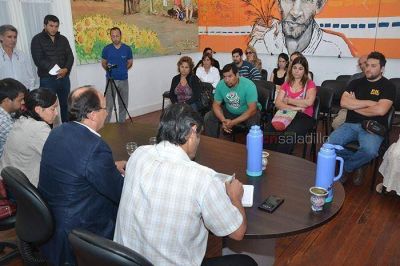 Salom�n y funcionarios municipales recibieron a vecinos de la zona del basural