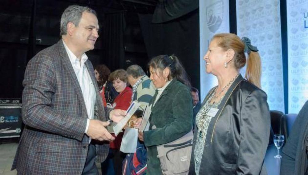 M�s de 1600 alumnos recibir�n su diploma y anal�tico definitivo