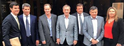 Con U�ac, gobernadores piden a Macri una reuni�n �con todos�