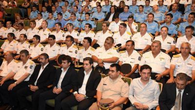 Distinguieron a efectivos de la Polic�a de San Juan y marcaron el camino a seguir para el 2017