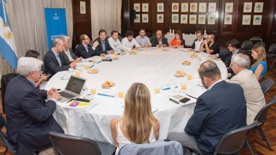 C�ceres se reuni� con el sector vitivin�cola para charlar sobre importaciones