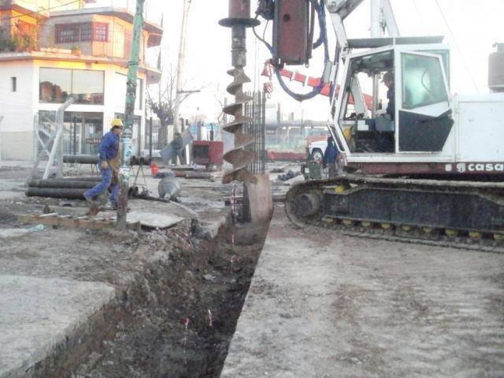 Reanudan obras de bajov�as