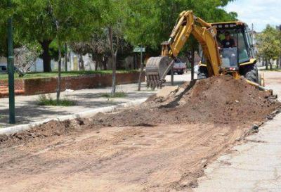 Se trabaja en la repavimentaci�n de calles en Tres Lomas afectadas por la obra de cloacas