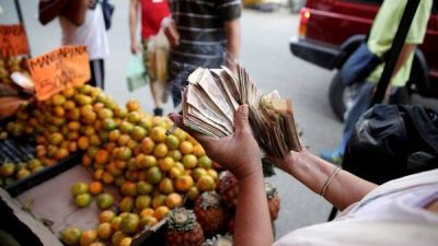El calvario de los venezolanos: de la monta�a de billetes y al 