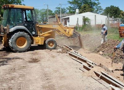 Contin�an las obras de cord�n cuneta en Barrio Avellaneda