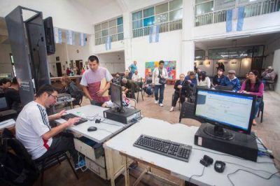 La Municipalidad ya entreg� 1700 pases a personas con discapacidad