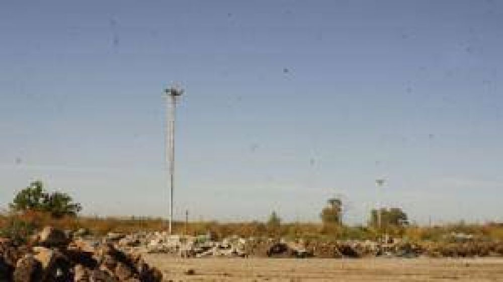 La playa de estacionamiento de camiones en el Corraln Municipal convertida en basural