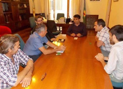 L�pez encabez� reuni�n sobre la problem�tica de transporte de carga en Puerto Quequ�n