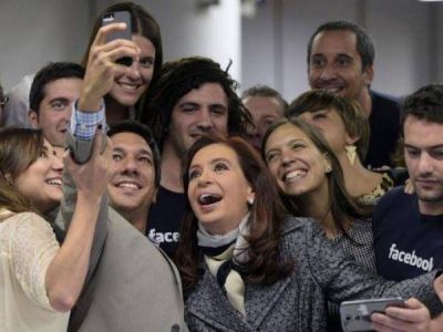 Seg�n la consultora Analog�as, Cristina es la favorita entre los sectores juveniles