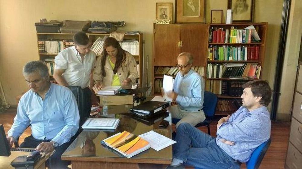 Con dos empresas, abrieron sobres para la licitaci�n de la obra de pavimento