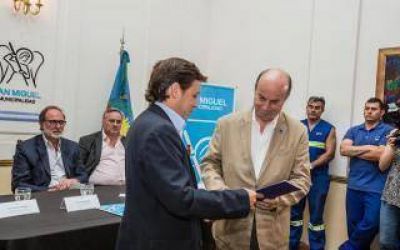 AySA comienza a operar el agua y las cloacas de San Miguel