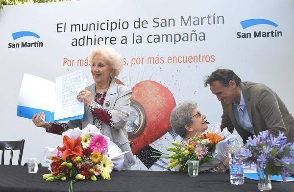 San Mart�n suscribi� un convenio con Abuelas de Plaza de Mayo