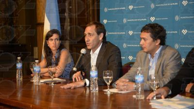Garro: �Se podr�a llenar dos veces el Estadio �nico con la gente que hoy no goza de los servicios b�sicos�