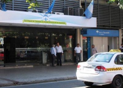 Los trabajadores municipales de la capital cobrar�n este s�bado el adicional de $ 1.400