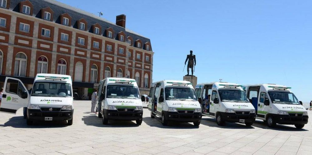 Arroyo celebr la incorporacin de cinco ambulancias de ltima generacin