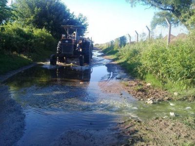 Los l�quidos cloacales van a parar a una ruta vecinal