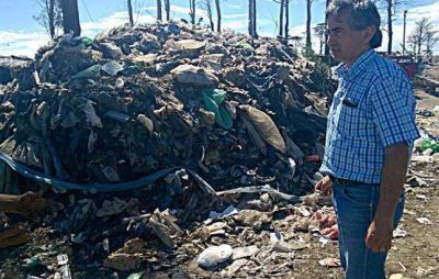 Denuncian que el Municipio tira residuos en terrenos cercanos al ex basural a cielo abierto