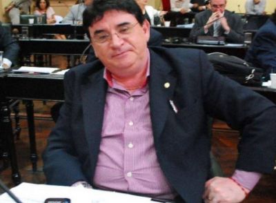 Apareci� Ramos, convoc� a la unidad y a una asamblea