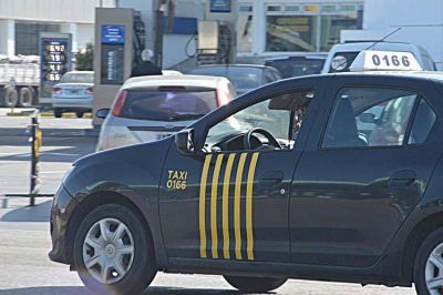 Buscan posponer un debate por el dise�o y el color de los taxis