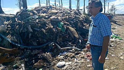 Denuncian que el Municipio tira residuos en terrenos cercanos al ex basural a cielo abierto
