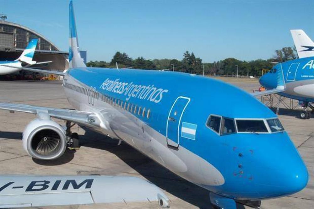 Aerolneas Argentinas anunci la suspensin de vuelos hasta el medioda
