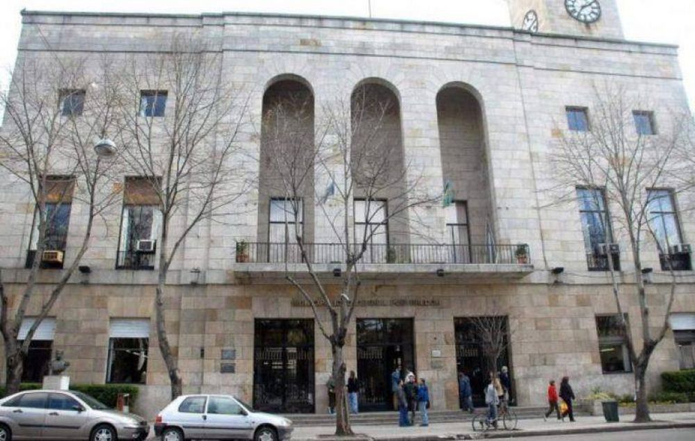 Desmesura: la planta pol�tica municipal recibe reto�os, sin esperar los brotes verdes