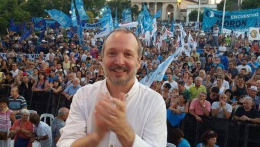 Sabbatella encabez� una multitudinaria Plaza del Pueblo en Mor�n