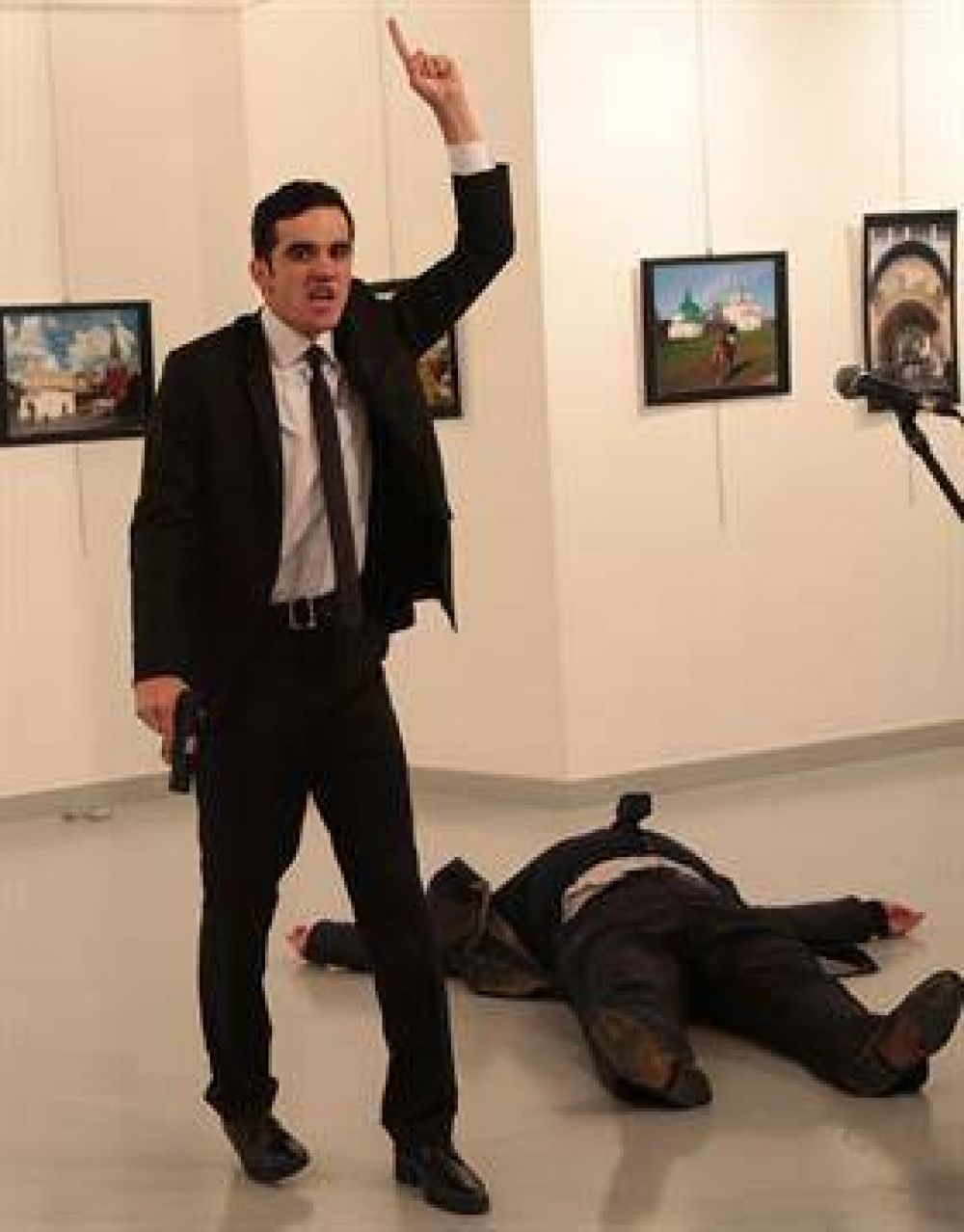 Mataron a balazos al embajador ruso en Turquía