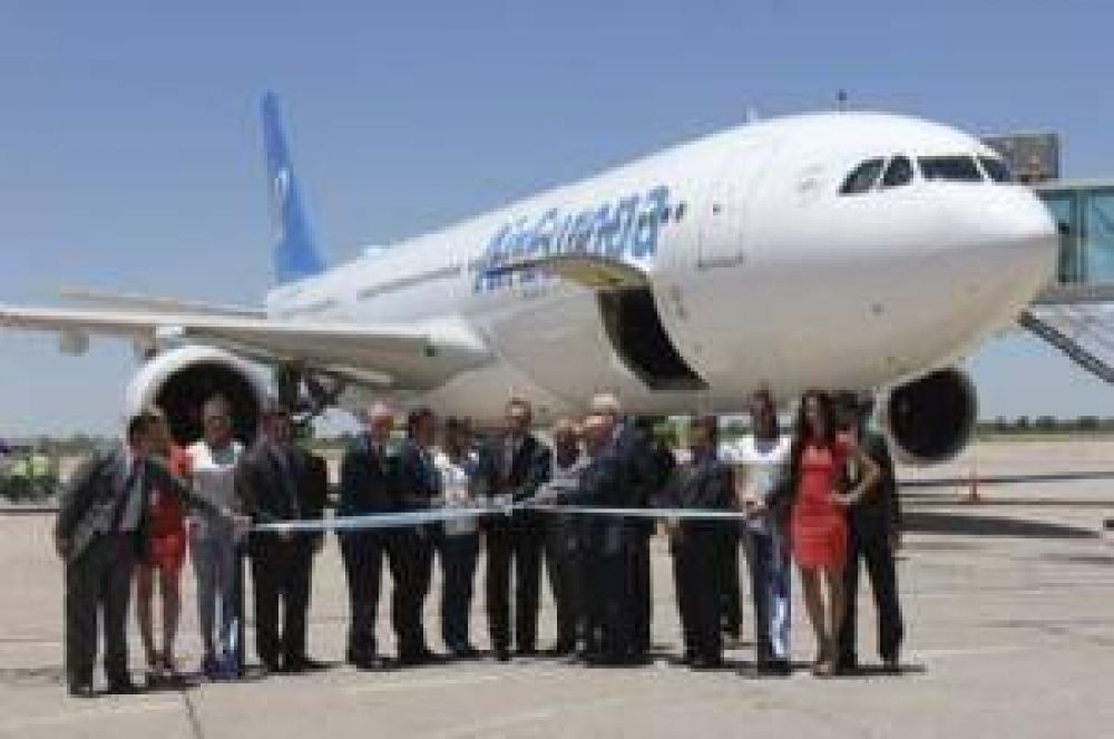 Arrib el primer vuelo de Air Europa que une a Crdoba con Madrid