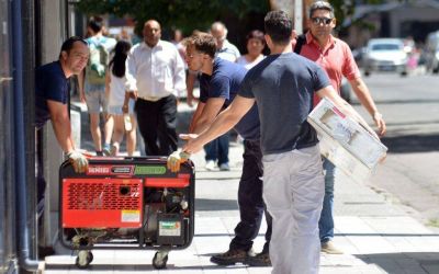 Con un calor infernal y sin agua: dicen que hace 5 d�as que les cortan el suministro