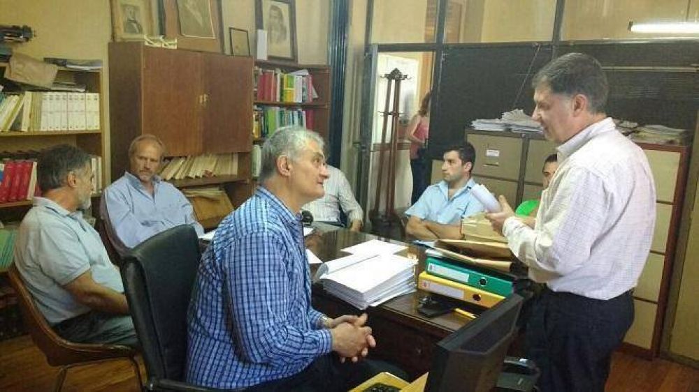 Polideportivo: presentan ofertas y desmienten afectaci�n del Monumento a la Memoria