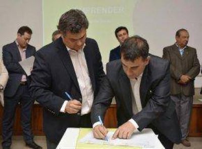 Firma de convenio de adhesi�n al programa Emprender