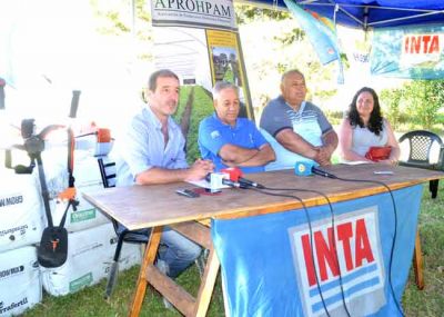 Entregaron m�quinas y elementos a la Asociaci�n de Productores Hort�colas