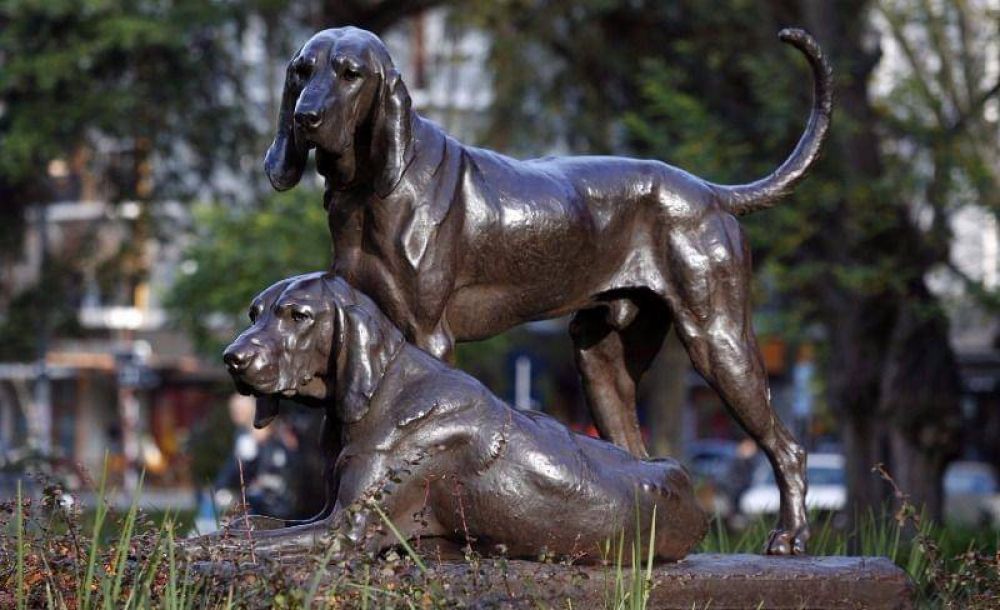 57 esculturas de 7 plazas marplatenses ya son patrimonio hist�rico