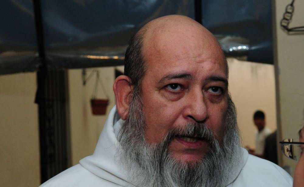 Salen a la luz denuncias por abuso sexual contra el sacerdote Agustn Rosa, que haba sido apartado de la Santa Cruz